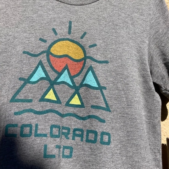 Men's Colorado LTD Gray Sun Logo T-Shirt NO SIZE TAG Crew Boho Sun Mountains - Picture 8 of 8